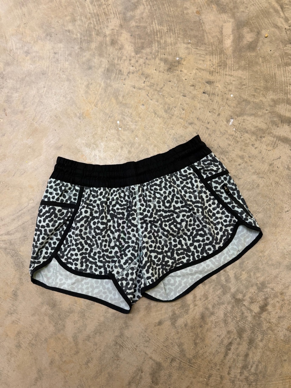 Lululemon Tracker Short III 4-way Stretch in Ace Spot Tranquil Blue Black